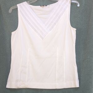 NIC+ZOE stretch white cotton blend stretch sleeveless V-Neck Top